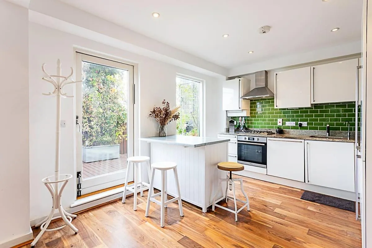 3 Bed Luxury Penthouse In Shoreditch London 0*,