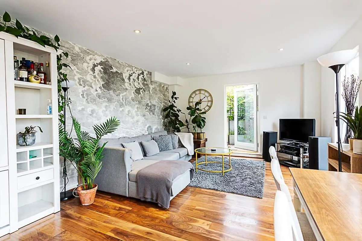 3 Bed Luxury Penthouse In Shoreditch London